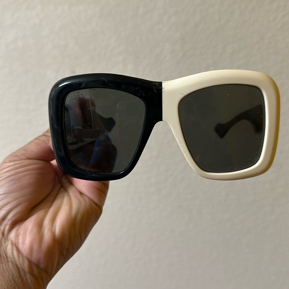 Gucci two shade glasses